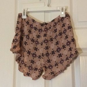 Flowy, floral shorts